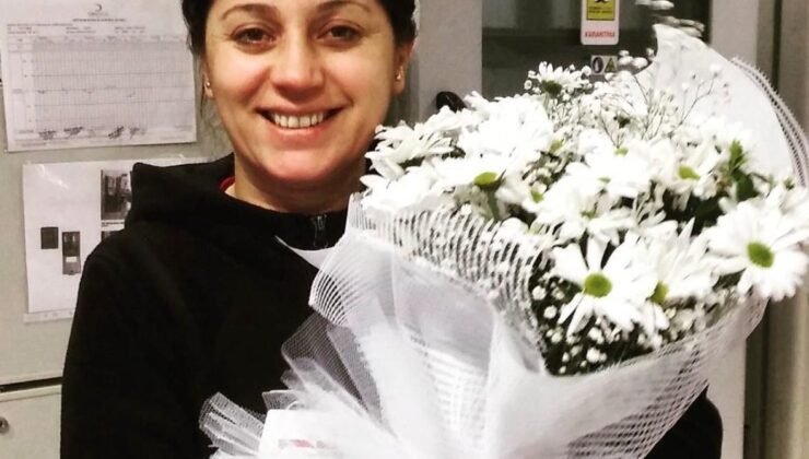Spor salonunda fenalaşıp hayatını kaybeden hemşire, oğlunun yanına defnedildi
