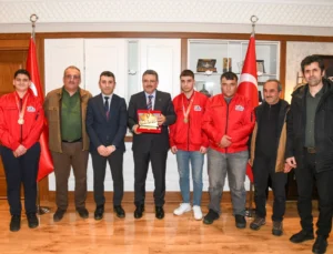 Teknofest Şampiyonlarından Başkan Genç’e Ziyaret