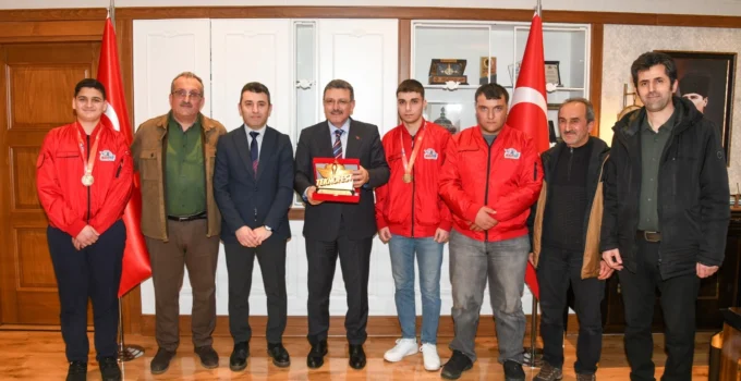 Teknofest Şampiyonlarından Başkan Genç’e Ziyaret