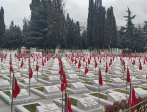 Trabzon'Da Büyükşehir Mezarlıkları Bayrama Hazırladı