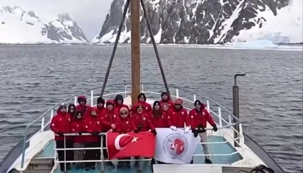 Türk Bilim Insanları Antarktika'Dan Döndü… 15. Ulusal Bilim Antarktika Seferi Tamamlandı