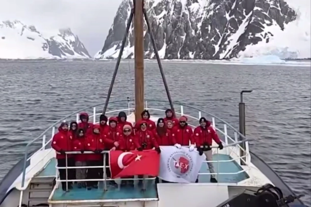 Türk Bilim Insanları Antarktika'Dan Döndü… 15. Ulusal Bilim Antarktika Seferi Tamamlandı