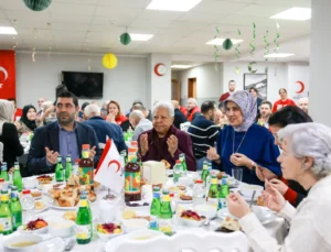 Türk Kızılay'Dan 'Huzurlu' Iftar