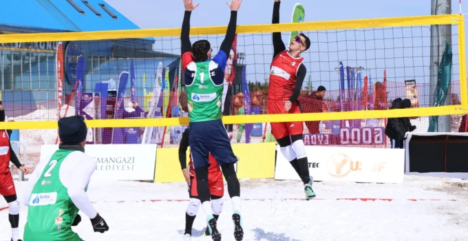 Uludağ’da Kar Voleybolu Şöleni Başladı