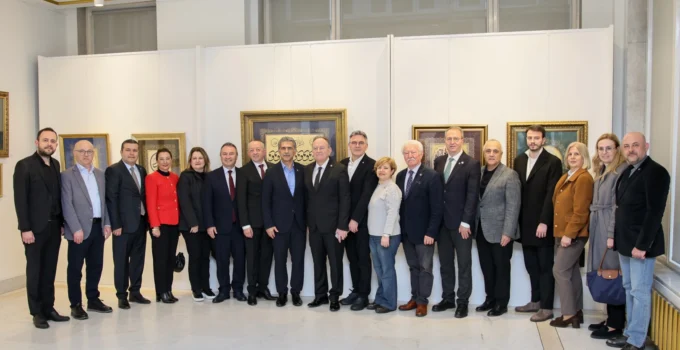 ‘Zer-I Nab’ Tezhip Sergisi Bursa’da Ziyarete Açıldı