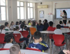 Aliağa Ve Bergama'Da Akran Zorbalığı Ve Şiddete Karşı Nezaket Eğitimi