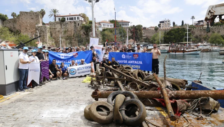 Antalya’da Deniz Dip Temizliği… 5 Ton Çöp Çıkartıldı