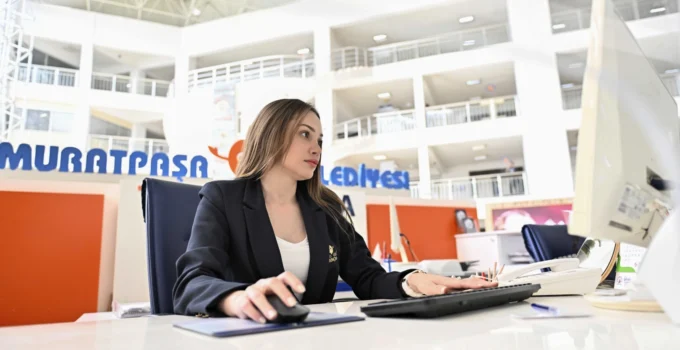 Antalya Muratpaşa'Da 15 Bin Başvuru Çözüldü