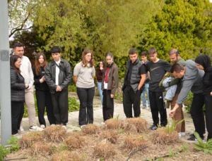 Baçem Ile Öğrenciler Doğanın Inceliklerini Öğreniyor