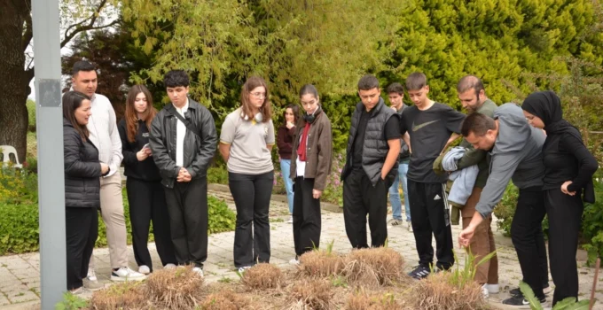 Baçem Ile Öğrenciler Doğanın Inceliklerini Öğreniyor