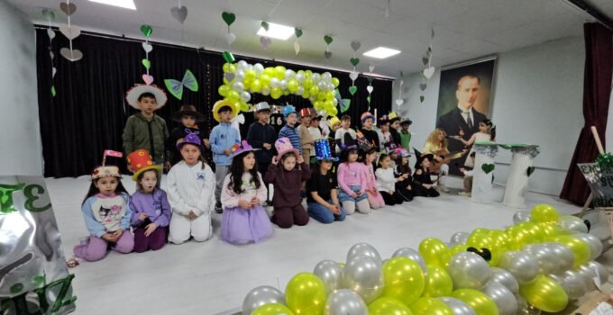 Bahçelievler İlkokulu’nda ‘Empati Fest’: Şapkalar ve bestelerle farkındalık yarattılar