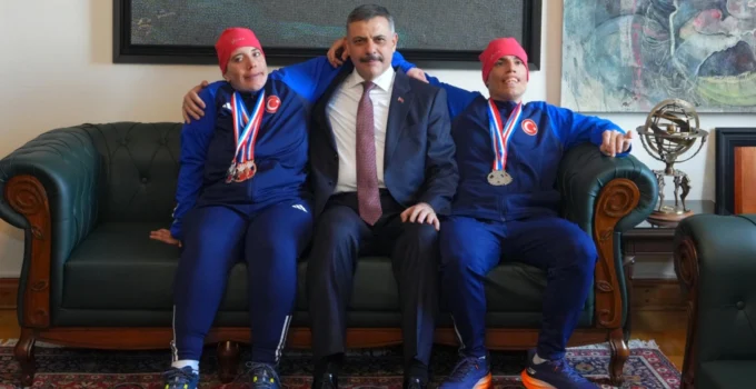 Bakan Çiftçi Otizmli Sporcuların Dünya Başarısını Kutladı