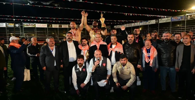 Balıkesirli Güreşçi Enes Doğan Kepez’de Tarih Yazdı