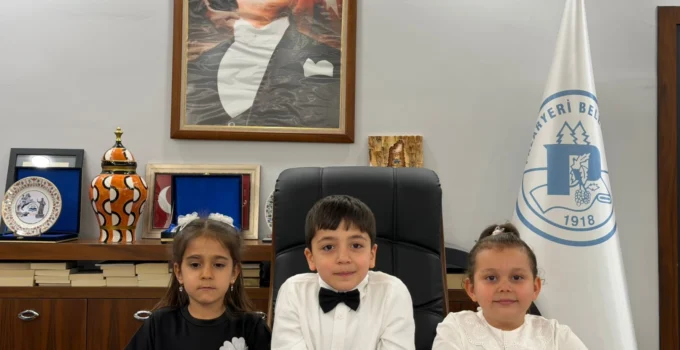 Bilecik Pazaryeri'Nde 23 Nisan’da Koltuk Çocukların