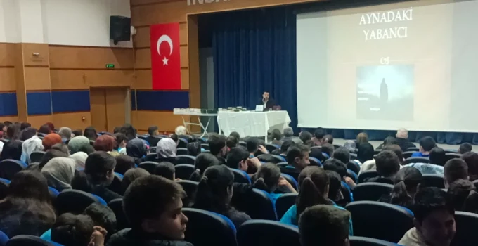 Bilecik’te “Aynadaki Yabancı” Söyleşisi Gençlere Farkındalık Kazandırdı