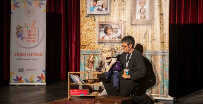 Bornova’da Çocuk Tiyatrosuna Yoğun Ilgi