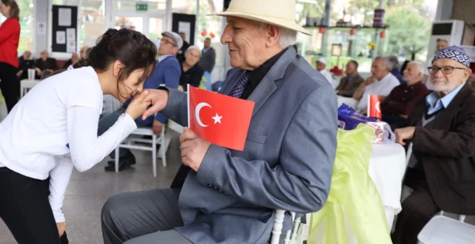 Bursa'Da Miniklerden 'Huzurlu' Kutlama