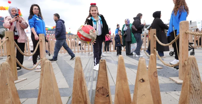 Bursa Osmangazi'De Çocuklara Özel Meydan