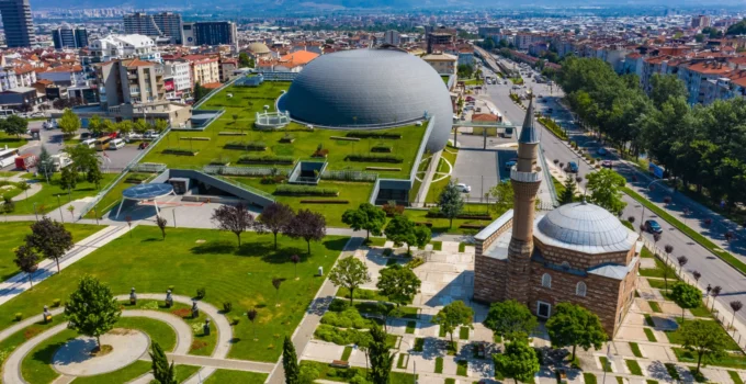 Bursa Osmangazi'De Tarihi Müzede Günlük Ziyaretçi Sayısı 9 Bini Aştı