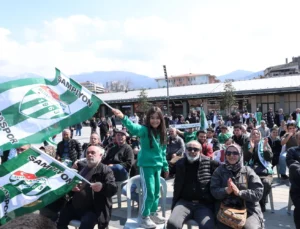 Bursa Osmangazi Meydanı’nda Bursaspor Coşkusu