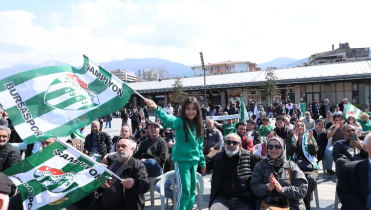 Bursa Osmangazi Meydanı’nda Bursaspor Coşkusu