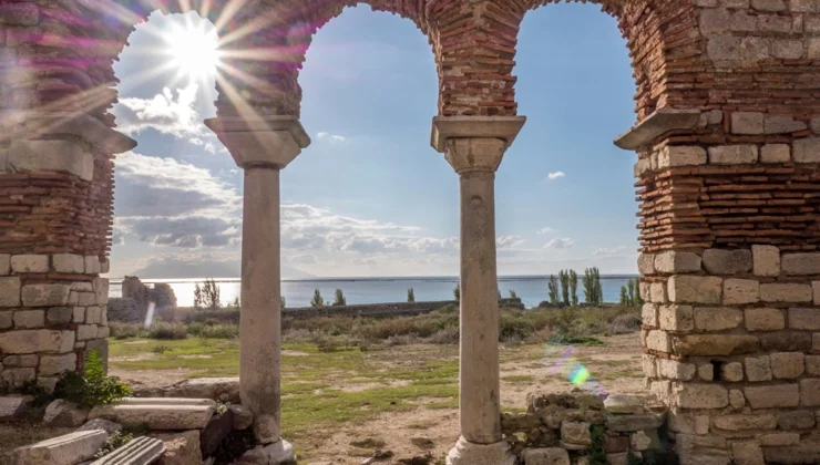 Enez Kalesi'Ne 'Bin Liralık' Ihmal!