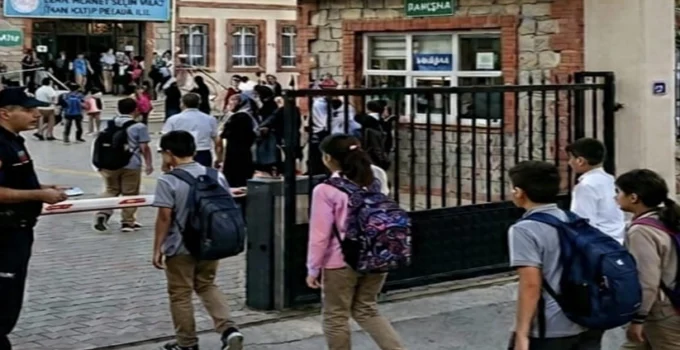 İçişleri: Okullarda Güvenlik Tedbirleri Artırıldı