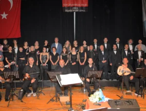 İzdo Tsm Korosu Ayakta Alkışlandı