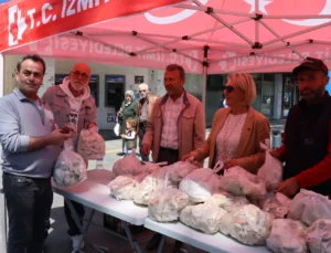 İzmit'Te Ücretsiz Istiridye Mantarları Dağıtıldı