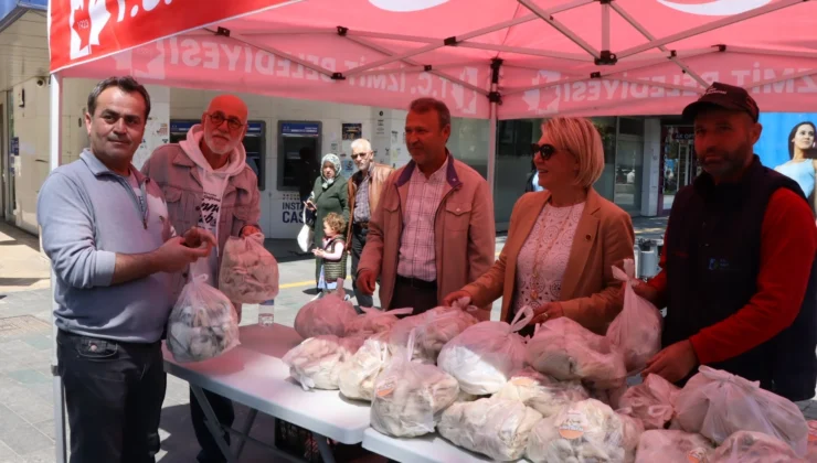 İzmit'Te Ücretsiz Istiridye Mantarları Dağıtıldı