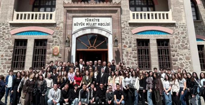 İzmitli Öğrenciler Ankara’da Motivasyon Depoladı