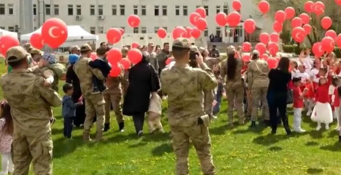 Jandarma'Dan Öğrencilere 23 Nisan Sürprizi