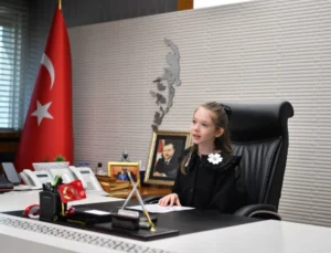Kayseri Büyükşehir Koltuğuna Minik Zeynep Oturdu