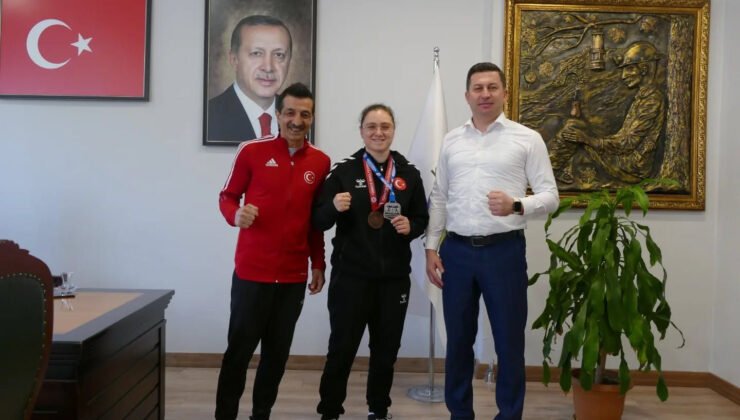 Kilimli Belediye Başkanı Kamil Altun’dan Milli Boksör Zeynep Gedikli’ye Tebrik
