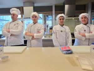 Kocaeli'De Genç Şef Adayları, Işi Ustasından Öğrendi