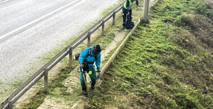 Kocaeli’de Yol Ve Kaldırımlarda Temizlik Seferberliği