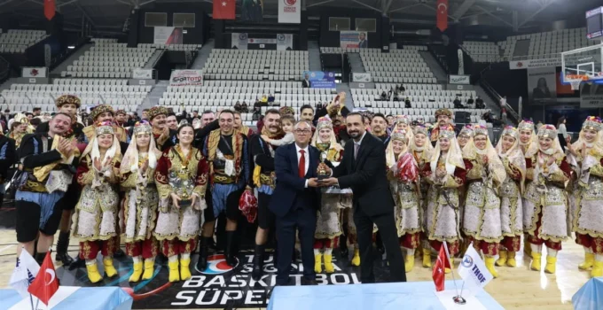 Manisa Büyükşehir 'Halk Oyunları Yarışması'Na Damga Vurdu