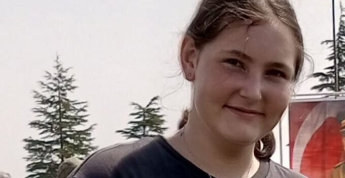 Menenjit Şüphesiyle Hastaneye Kaldırılan 14 Yaşındaki Öğrenci Hayatını Kaybetti