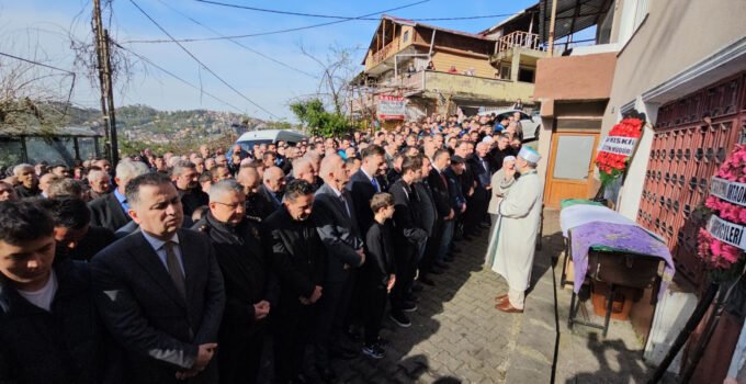 Menenjit şüphesiyle ölen ortaokul öğrencisi son yolculuğuna uğurlandı
