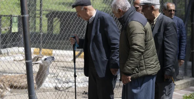 Mersin Büyükşehir, Emeklileri Doğayla Buluşturuyor