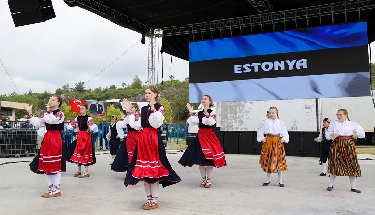 Antalya Çocuk Festivali Renkli Görüntülere Sahne Oldu