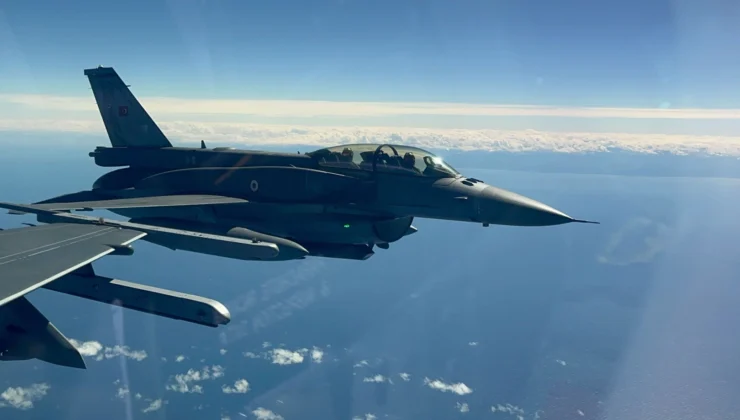 Türk Hava Kuvvetleri’nden Eğitim Uçuşu