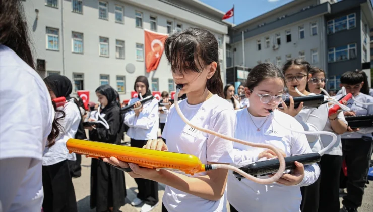 Bursa’da 985 Öğrenci Aynı Anda Melodika Çaldı… Guinness Için Başvuru Yapıldı