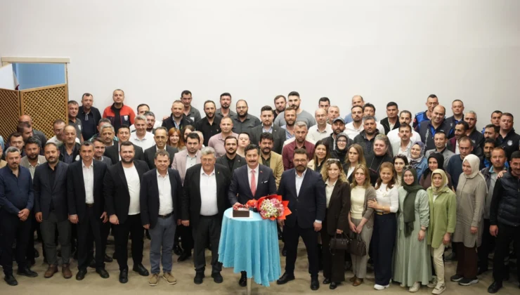 Bursa Yenişehir'De Bayramlaşmada Başkan Özel'E Doğum Günü Sürprizi