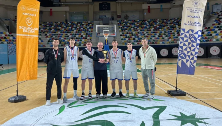 Çayırova Belediyesi’nin Genç Basketbolcuları Kocaeli Şampiyonu