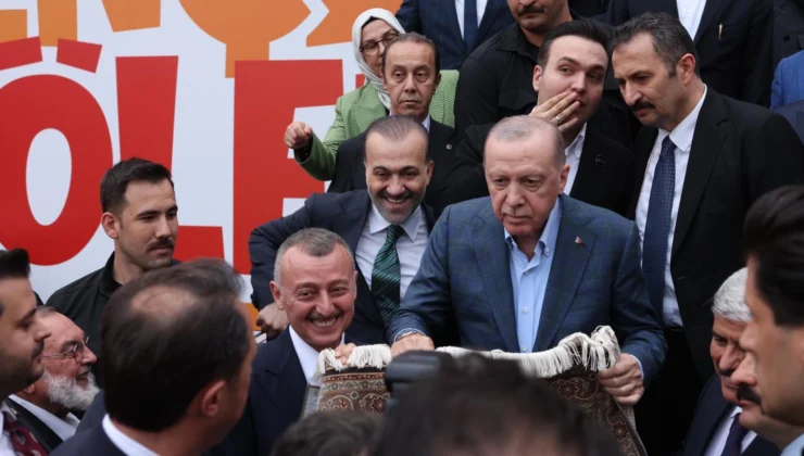 Cumhurbaşkanı Erdoğan Kocaelispor Müzesi Için Forma Imzaladı