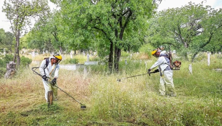 Denizli’de Mezarlıklar Kurban Bayramı’na Hazır