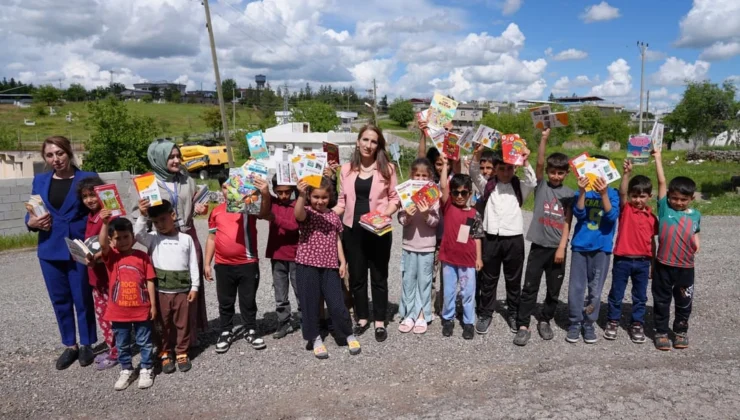 Diyarbakır'Da ‘Masal Sandığı’ Projesiyle Kitaplar Çocuklara Ulaştırıldı