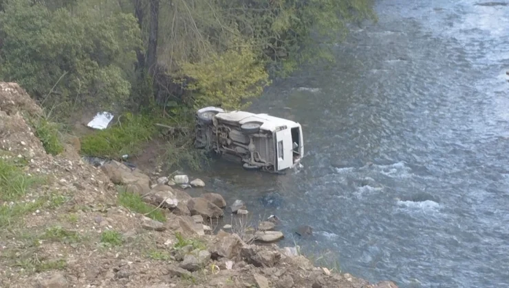 Düzce'De Ticari Minibüs Şarampole Devrildi: 1 Ölü