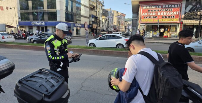 Ereğli polisi motosiklet sürücülerine yönelik denetim yaptı